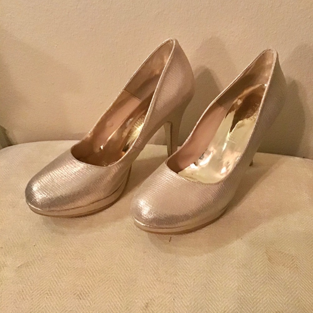 Moda Italia Gold Heels